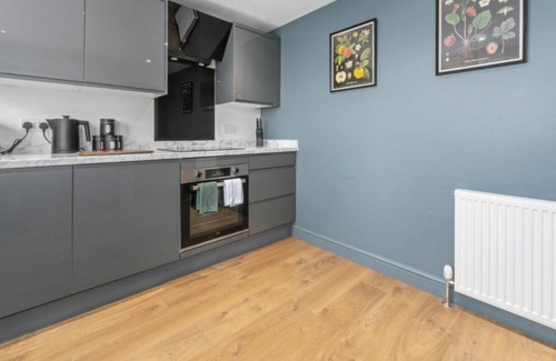 Glenrothes House | Stylish 3 Bedroom Home+Garden