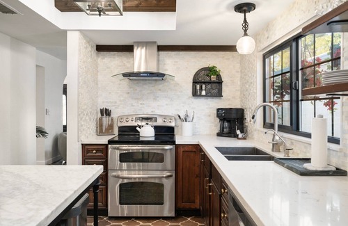 Camelback East House | Stylish 3B 2B house with Yoga room, sauna, hot tub, pool, & patio-sleeps 9