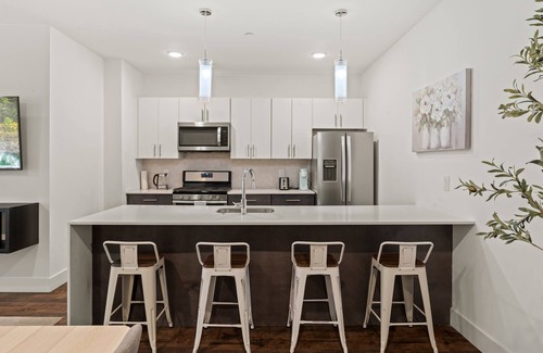 Olde Kensington Apartment | Stylish 3BD | Sleeps 8| Northern Liberties