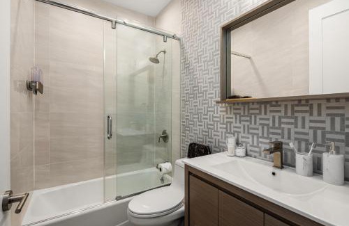 East Harlem Apartment | Stylish 3BR Designer Home in Harlem with Parking