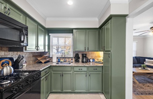 Pasadena House | Stylish 3BR with BBQ Patio and Smart TV Lounge