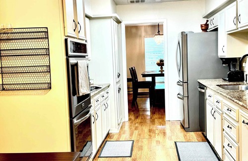 Cypress House | Stylish 4BR Retreat in Cypress - King Bed -Fireplace -Outdoor Patio - TVs in 4 R