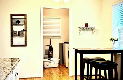 Cypress House | Stylish 4BR Retreat in Cypress - King Bed -Fireplace -Outdoor Patio - TVs in 4 R