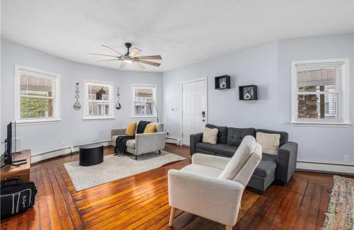 Elmhurst House | Stylish 5-bedroom near Downtown Providence & Providence College