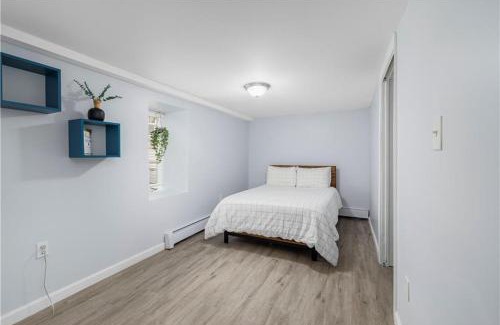 Elmhurst House | Stylish 5-bedroom near Downtown Providence & Providence College