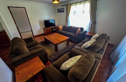 Athi River House | Stylish 5BR Bungalow with Private Pool near JKIA – Greenpark, Athi River