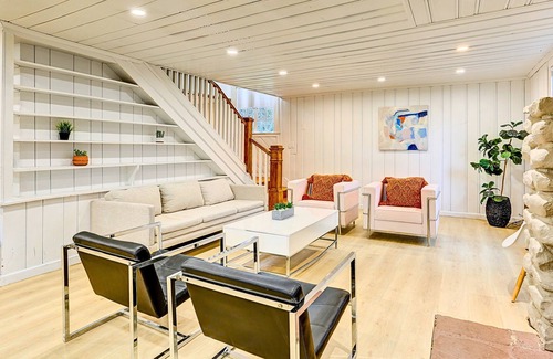 Chestnut Ridge Villa | Stylish 6BR Villa w/ Large Backyard