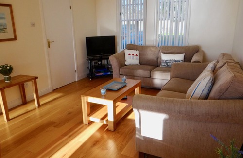 West Wemyss Cottage | Stylish and bright cottage with stunning sea views
