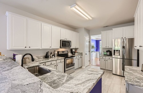 Breckenridge House | Stylish and Cozy Home - 5 miles to RTP Triangle Park & RDU Airport