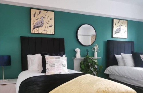 Forest Fields House | Stylish and Sleek 4 Bed House in Nottingham