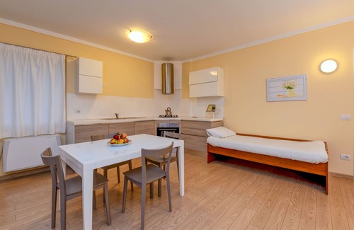 Gavardo Apartment | Stylish Apartment Lina in Agriturismo Colleincanto