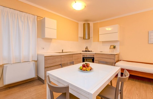 Gavardo Apartment | Stylish Apartment Lina in Agriturismo Colleincanto