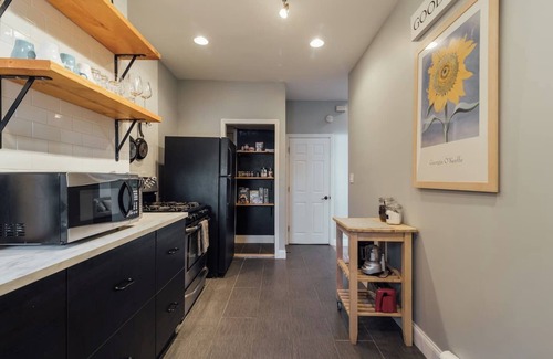 Jersey City Apartment | Stylish Apt 40 mins from NYC - TV/Laundry/Parking