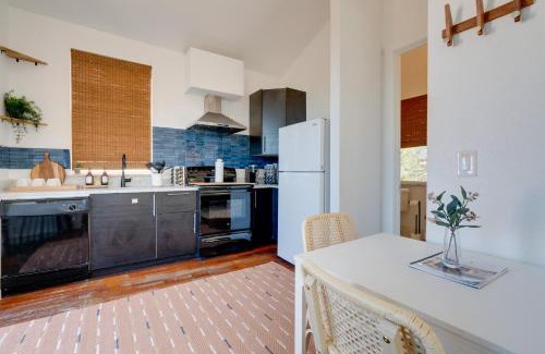 Hughes Park Lake Apartment | Stylish Apt Near Lake Travis with Entertainment