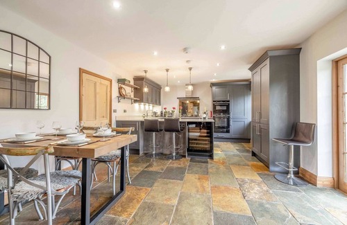 Winkfield Apartment | Stylish Barn Conversion Near Windsor