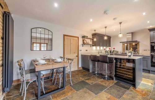 Winkfield Apartment | Stylish Barn Conversion Near Windsor