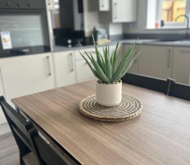 Barwell Apartment | Stylish Barwell Home B with Free Parking - Sleeps 4