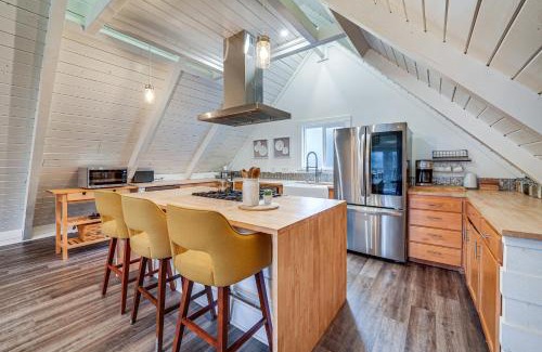 Geneva House | Stylish Bellingham Home with Lake and Mountain Views!