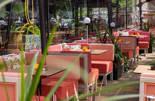 Kralingen-Crooswijk House | Stylish Boutique Hotel Stay Steps from Art, Food, and Historic Rotterdam