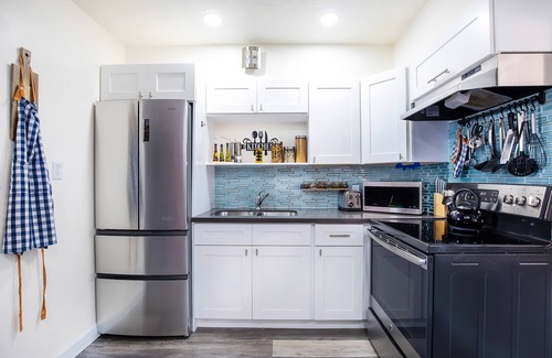 Central Naples House | Stylish Brick Enclave-5 minutes from the Beach