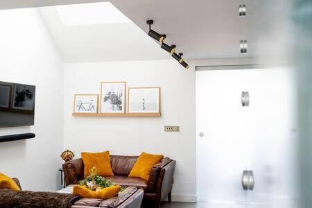 Cambridge House | Stylish Cambridge Home with free parking
