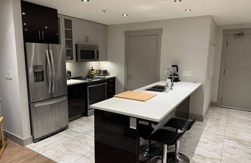 South End Apartment | Stylish central two bed, parking