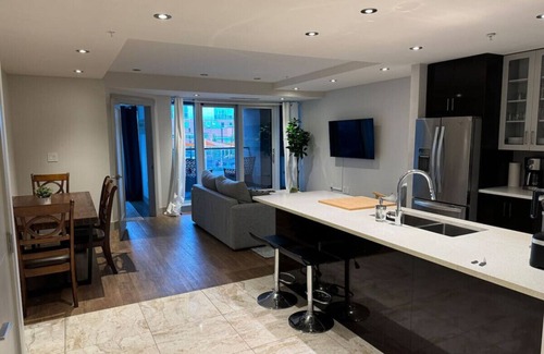 South End Apartment | Stylish central two bed, parking