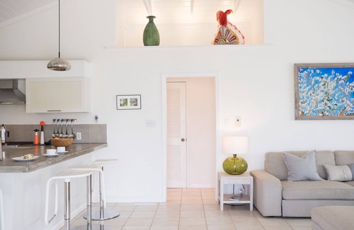 Governor's Harbour Cottage | ❊Stylish & Chic 1 Bedroom Private Hillside Villa❊