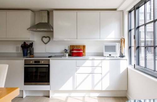 Chichester Apartment | Stylish City Centre Apartment with Sauna