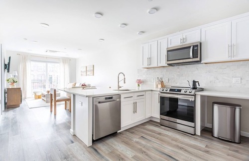 Mill River Apartment | Stylish City Living|Wooster Square|Downtown Views