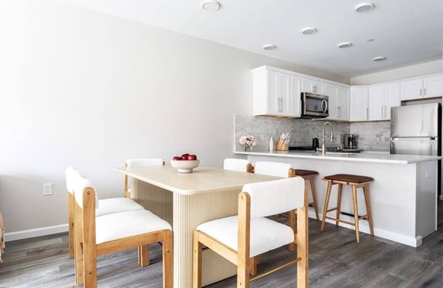 Mill River Apartment | Stylish City Living|Wooster Square|Downtown Views