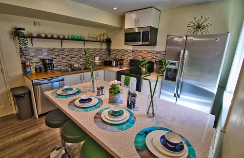 Mission House | Stylish, clean and adorable 2 bedroom suite!