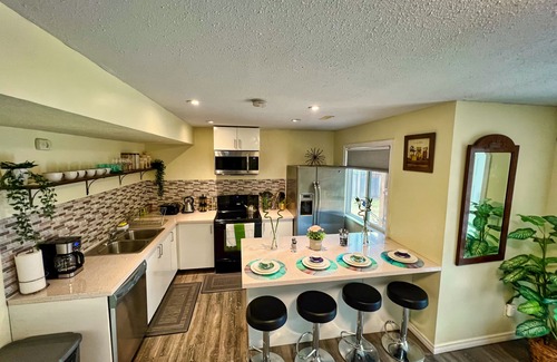 Mission House | Stylish, clean and adorable 2 bedroom suite!