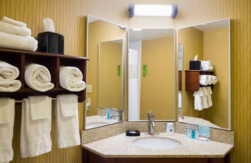 Selinsgrove Hotel | Stylish Comfort Close to Selinsgrove Shopping & Sights- Free Parking
