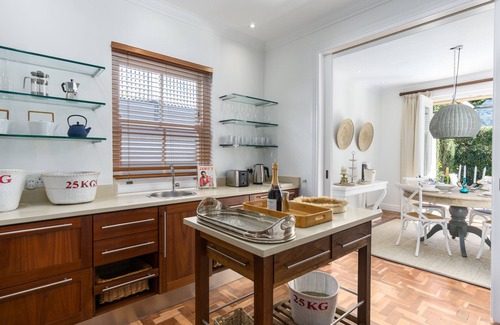 Bishopscourt House | Stylish,comfortable,perfectly located house with heated pool and mountain views.