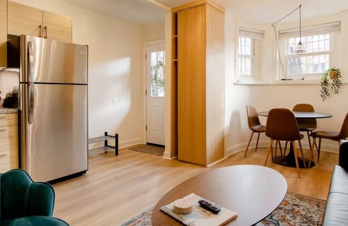 Cardozo Condo | Stylish Condo w/Patio in Historic U St Rowhouse