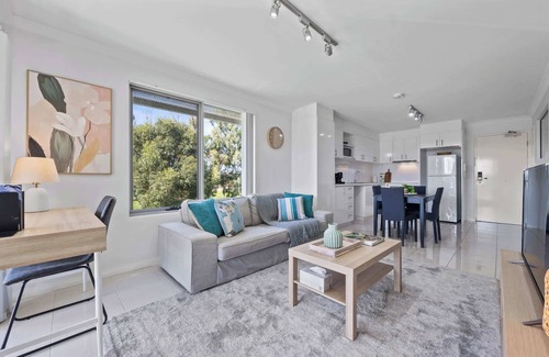 Rockingham Apartment | Stylish Corporate Stay with Wi-Fi & Parking