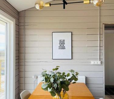 Borgarnes Apartment | Stylish cottage with hot tub
