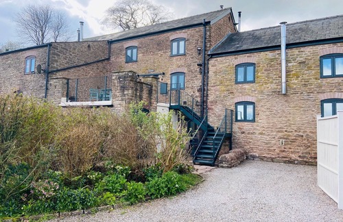 Redbrook Cottage | Stylish Country Cottage With Balcony Views