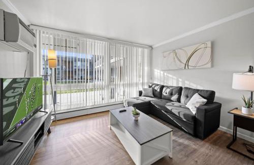 Ferndale Apartment | Stylish cozy 1 Bedroom Apartment in Ferndale MI