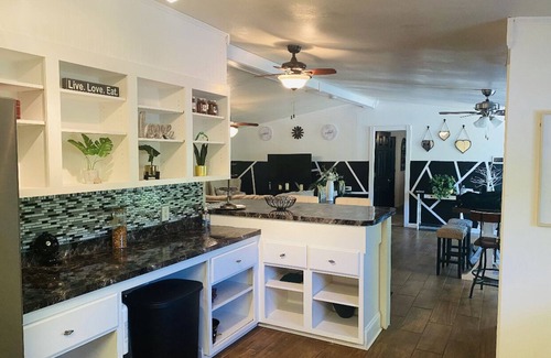 Franklinton House | Stylish Cozy Cottage Snuggled in a Zen Botanical Oasis UNDER THE STARS!