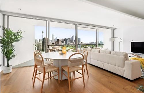 Darlinghurst Apartment | Stylish Double Storey Apt plus Harbour Bridge Views!