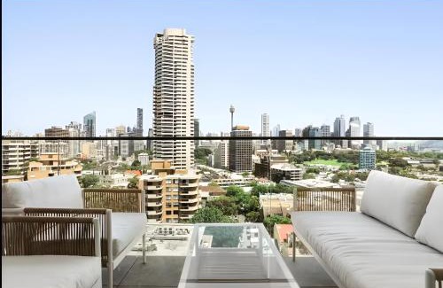 Darlinghurst Apartment | Stylish Double Storey Apt plus Harbour Bridge Views!