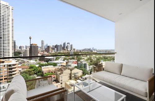 Darlinghurst Apartment | Stylish Double Storey Apt plus Harbour Bridge Views!