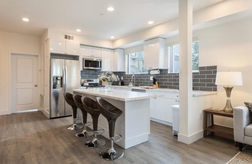 Pico-Union House | Stylish Dtla Home With Views