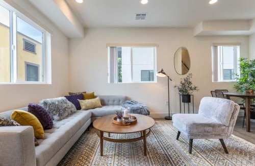 Pico-Union House | Stylish Dtla Home With Views