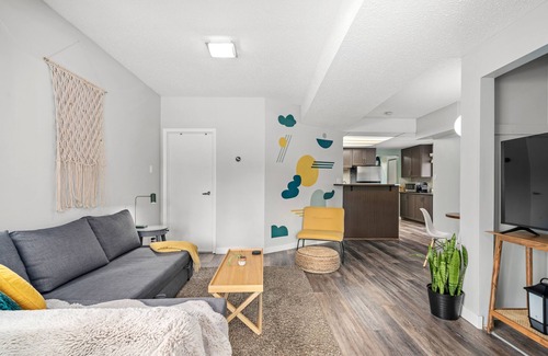 Bridgeland House | Stylish Duplex - Near DT. Self Check-In & Parking