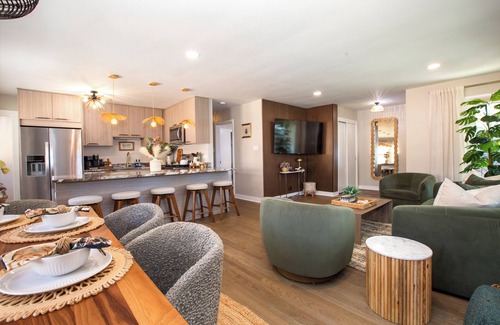 Arlington Heights House | Stylish Escape/Game Room/4 Brs