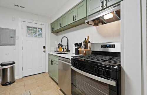 Evanston House | Stylish Evanston Retreat Near NU & Lakefront