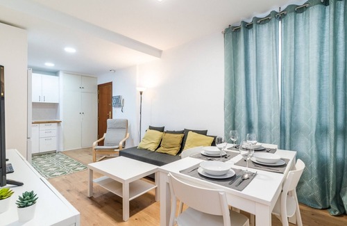 Plaza de Toros-Doctores-San Lazaro Apartment | Stylish Family Apartment with Free Parking in Granada